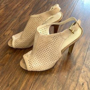 Nine West tan heels!